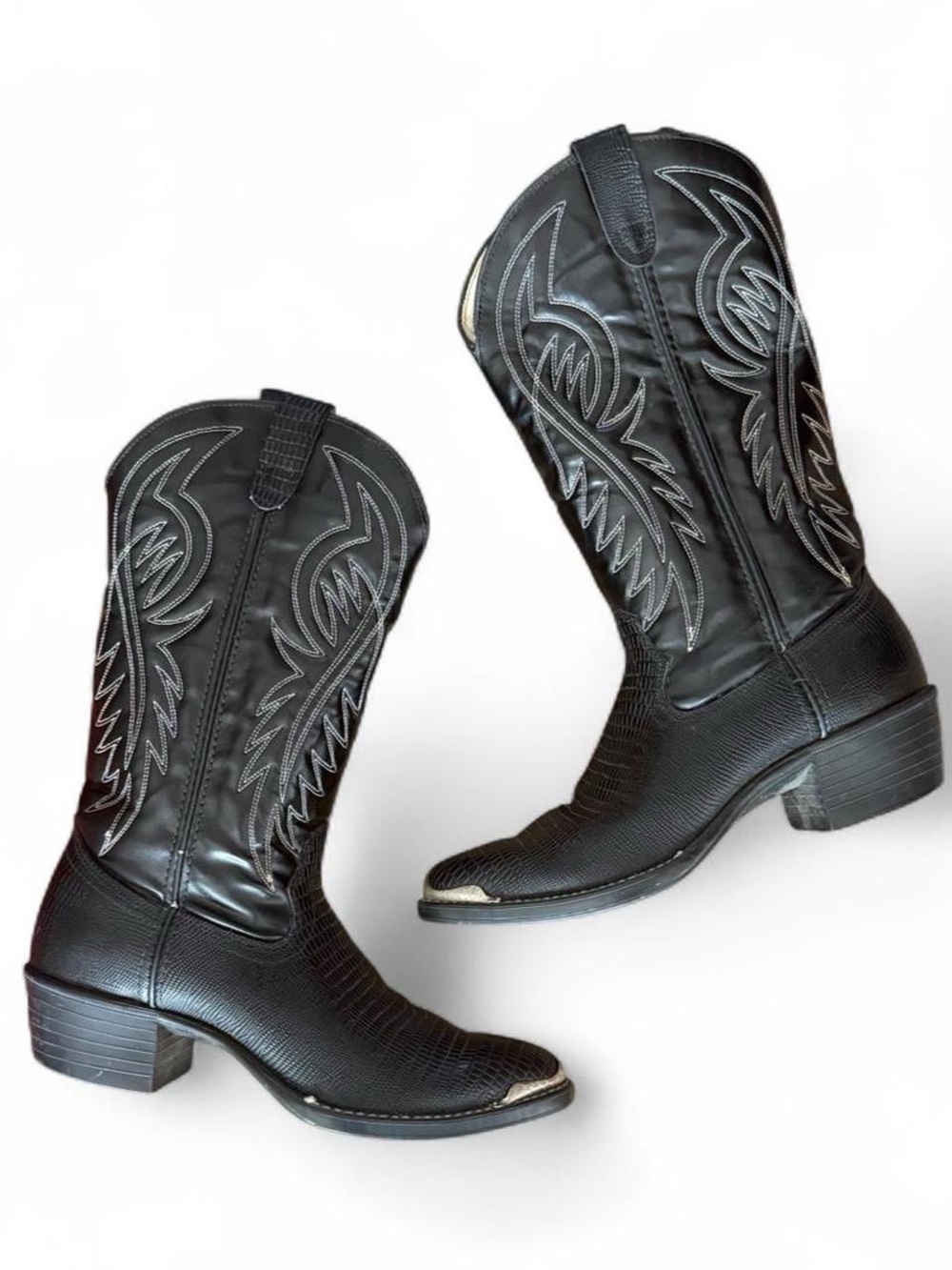 Bronco black leather boots with silver toe embellishments